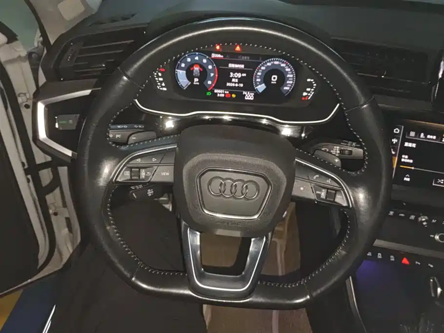 Audi Q3 2021 — фото 15