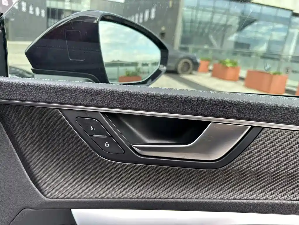 Audi A7L 2023 — фото 32