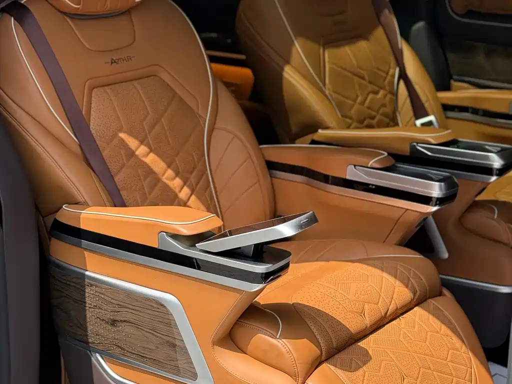 Mercedes-Benz V-Class 2023 — фото 14