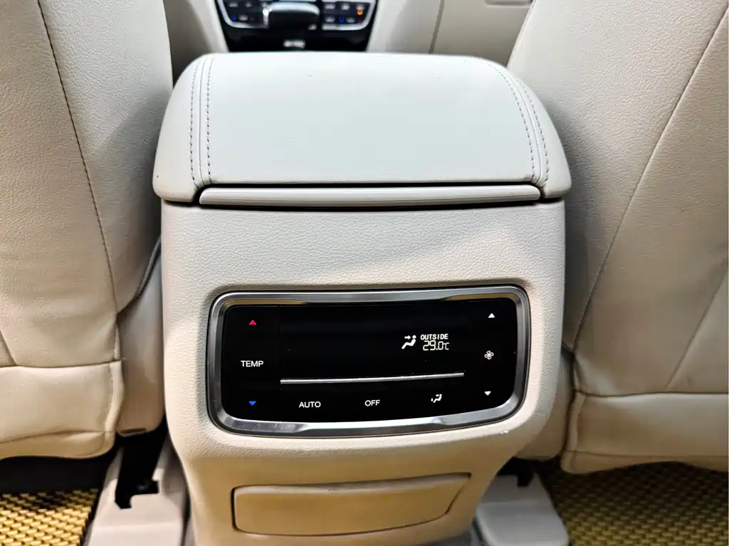GAC Motor Trumpchi GS8 2018 — фото 19