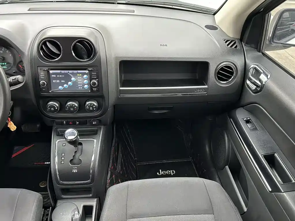 Jeep Compass 2011 — фото 15