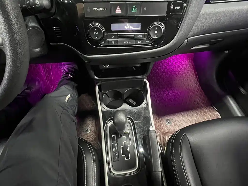 Mitsubishi Outlander 2022 — фото 17