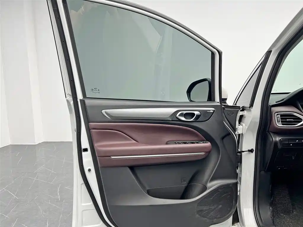 GAC Trumpchi M6 2023 — фото 13