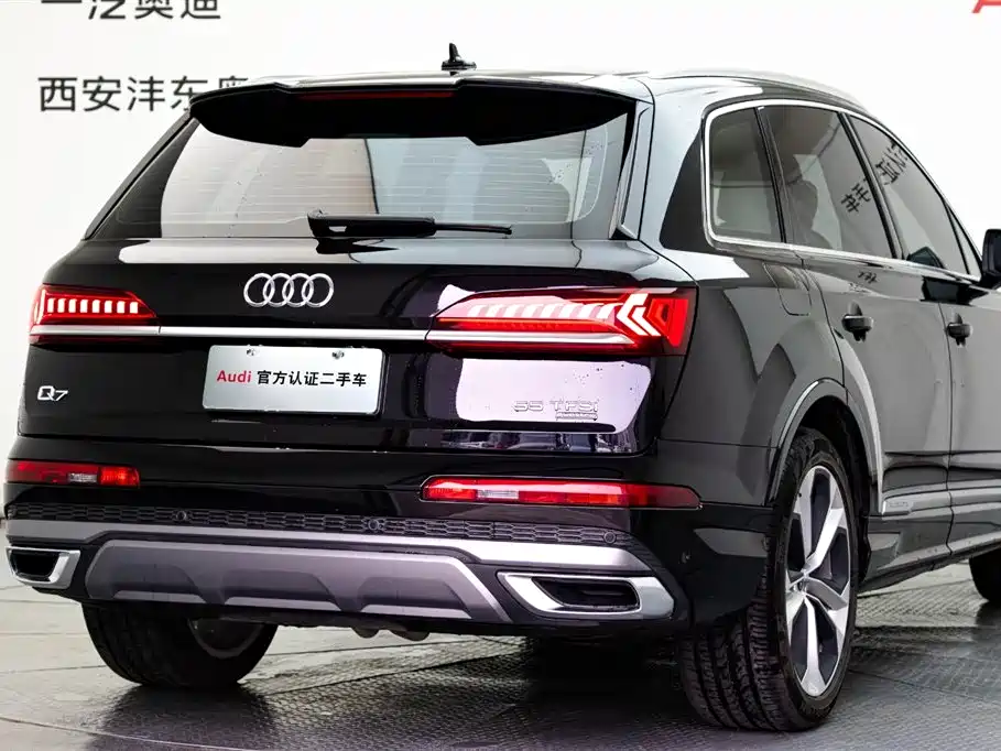 Audi Q7 2021 — фото 23