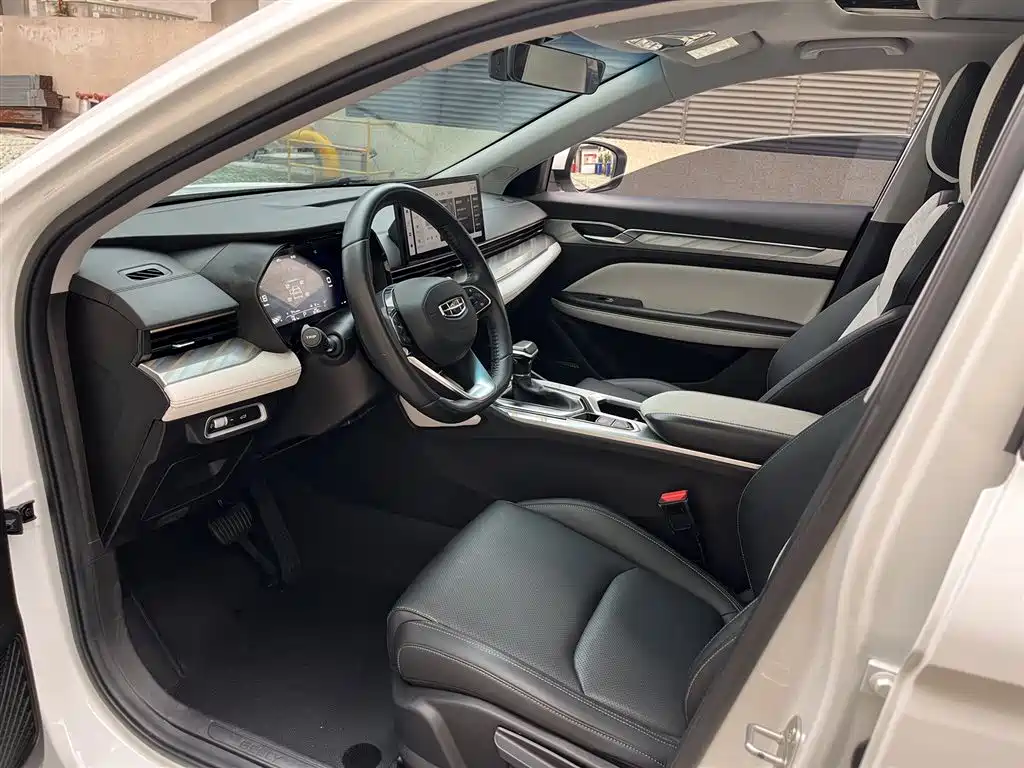 Geely Emgrand L 2022