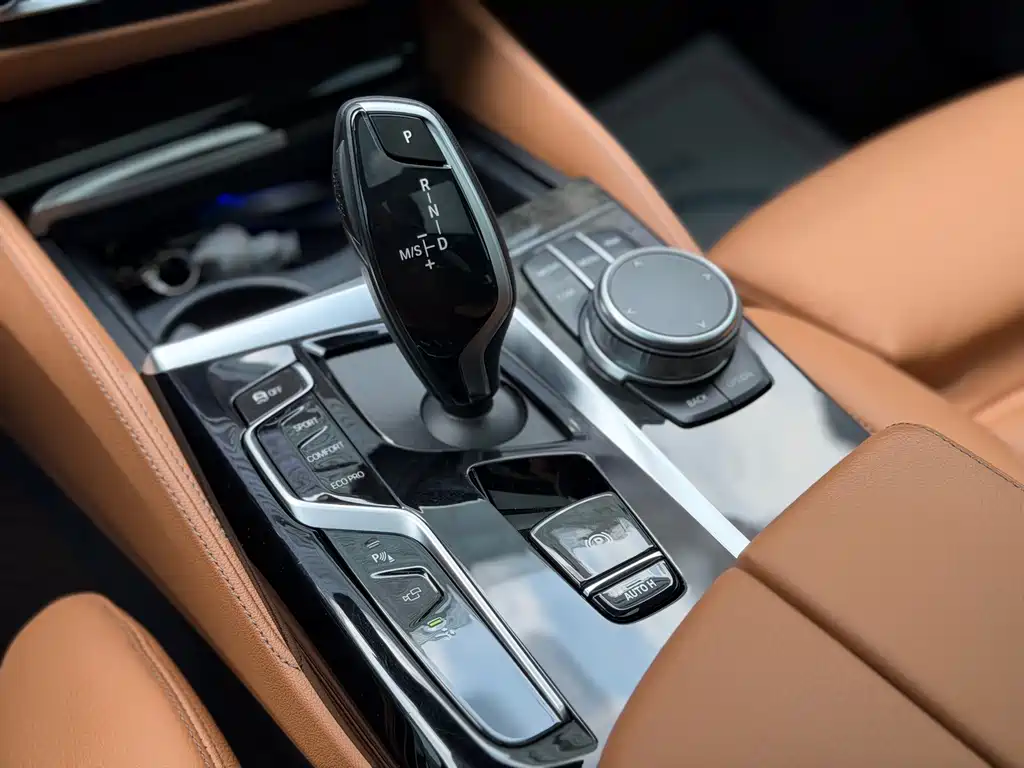 BMW 6 Series GT 2022 — фото 11