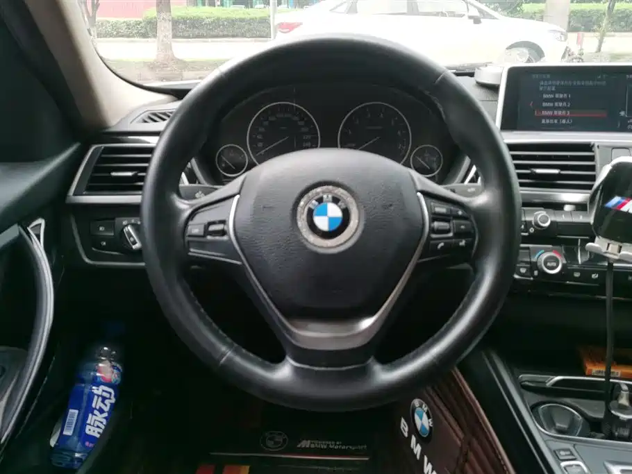 BMW 3 Series 2018 — фото 15