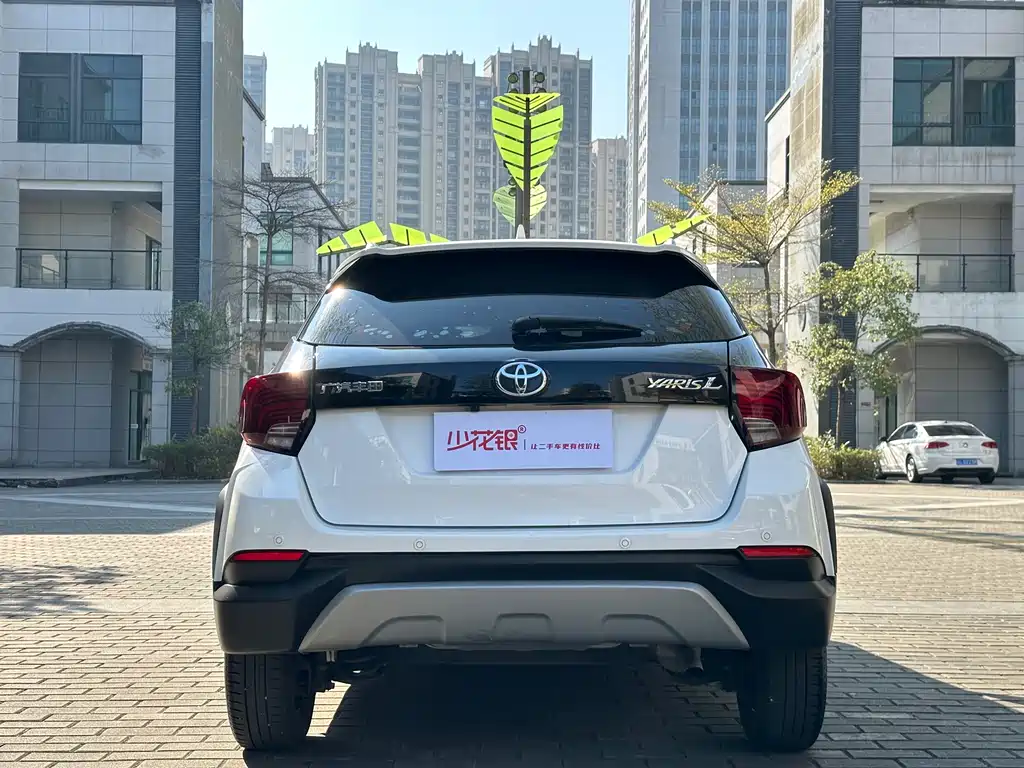 Toyota Yaris L 2022 — фото 8
