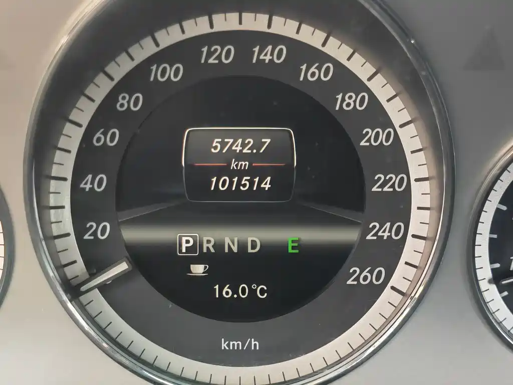 Mercedes-Benz E-Class 2013 — фото 16