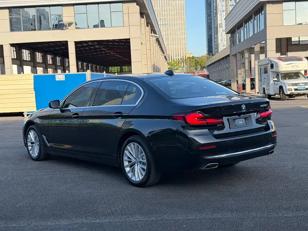 BMW 5 Series 2022 — фото 12