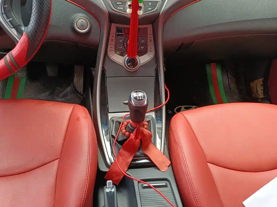 Hyundai Elantra 2016 — фото 16
