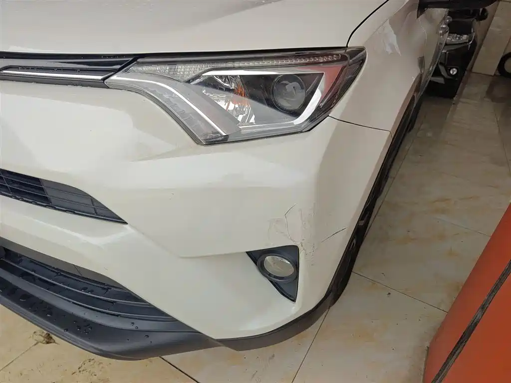 Toyota RAV4 2018 — фото 18