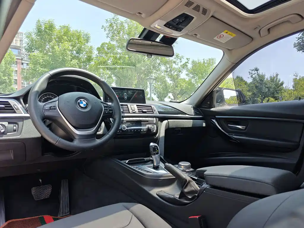 BMW 3 Series 2017 — фото 11