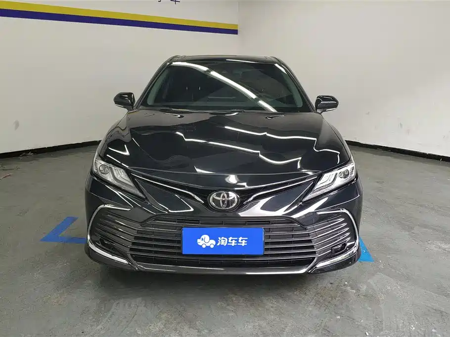 Toyota Camry 2023 — фото 2