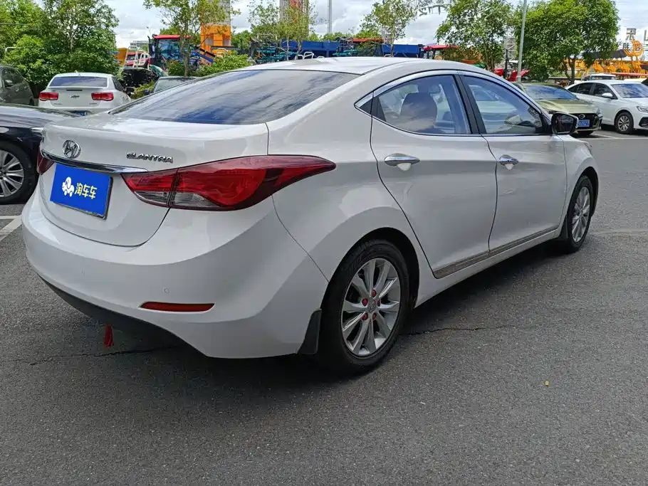 Hyundai Elantra 2016