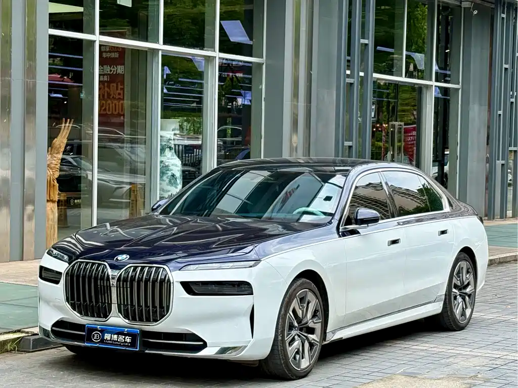 BMW 7 Series 2023 — фото 1