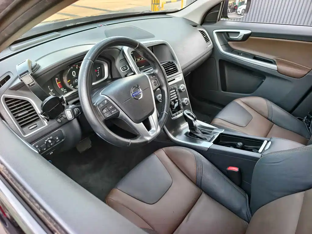 Volvo XC60 2015 — фото 8