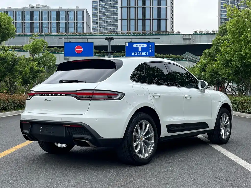 Porsche Macan 2022 — фото 13