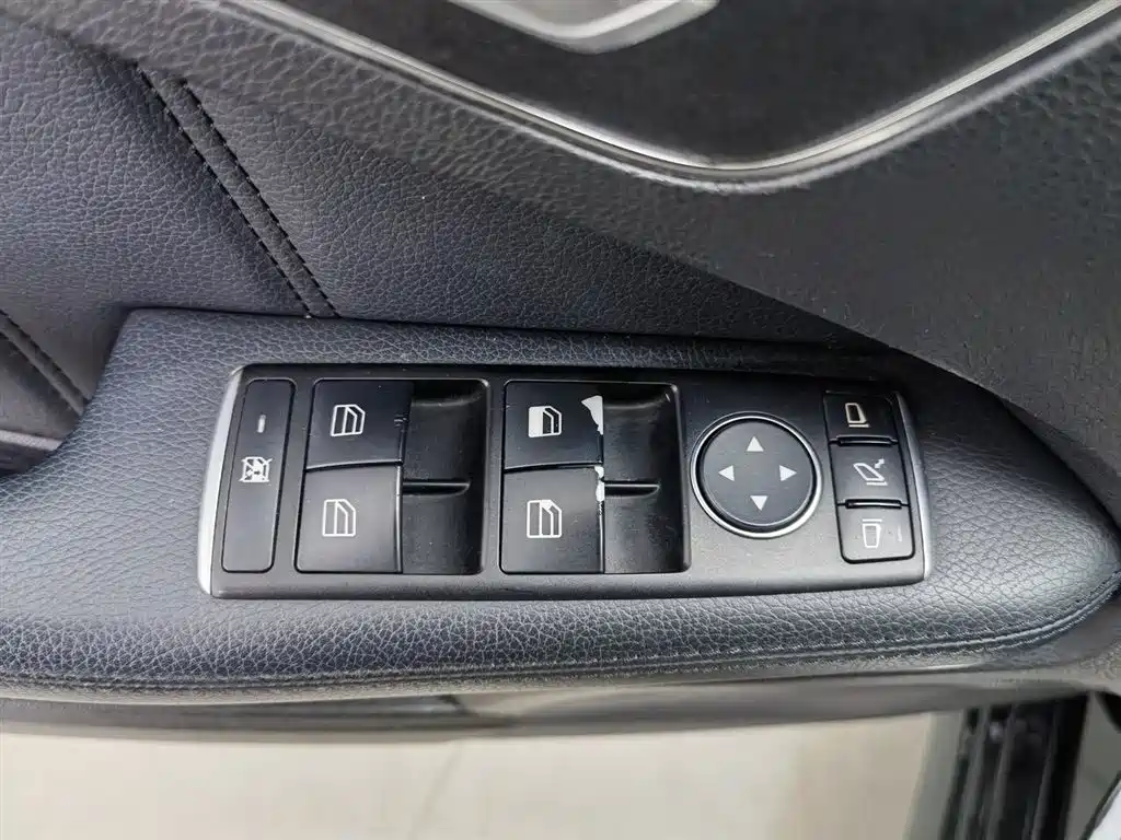 Mercedes-Benz E-Class 2015 — фото 9
