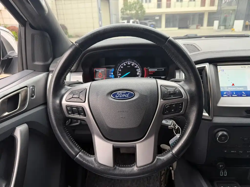 Ford Everest 2017 — фото 6