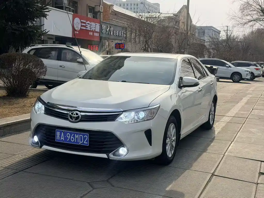 Toyota Camry 2016 — фото 2