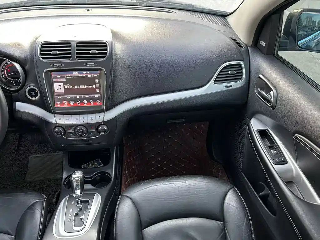 Dodge Journey 2016 — фото 16