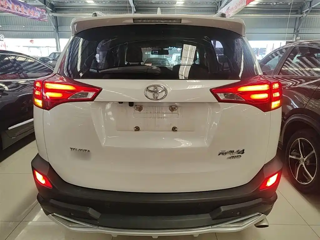 Toyota RAV4 2016 — фото 6