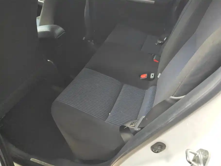Toyota Yaris L 2015 — фото 11