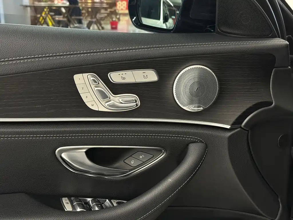 Mercedes-Benz E-Class 2020 — фото 12