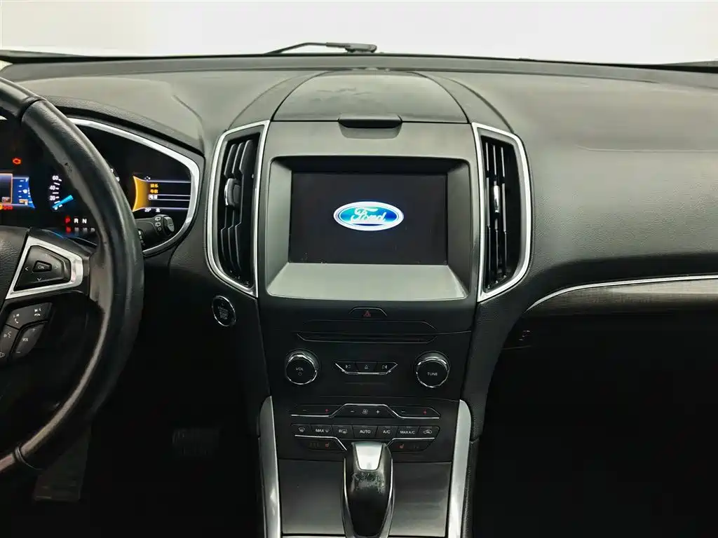 Ford Edge 2016 — фото 12