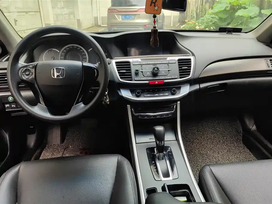 Honda Accord 2014 — фото 12
