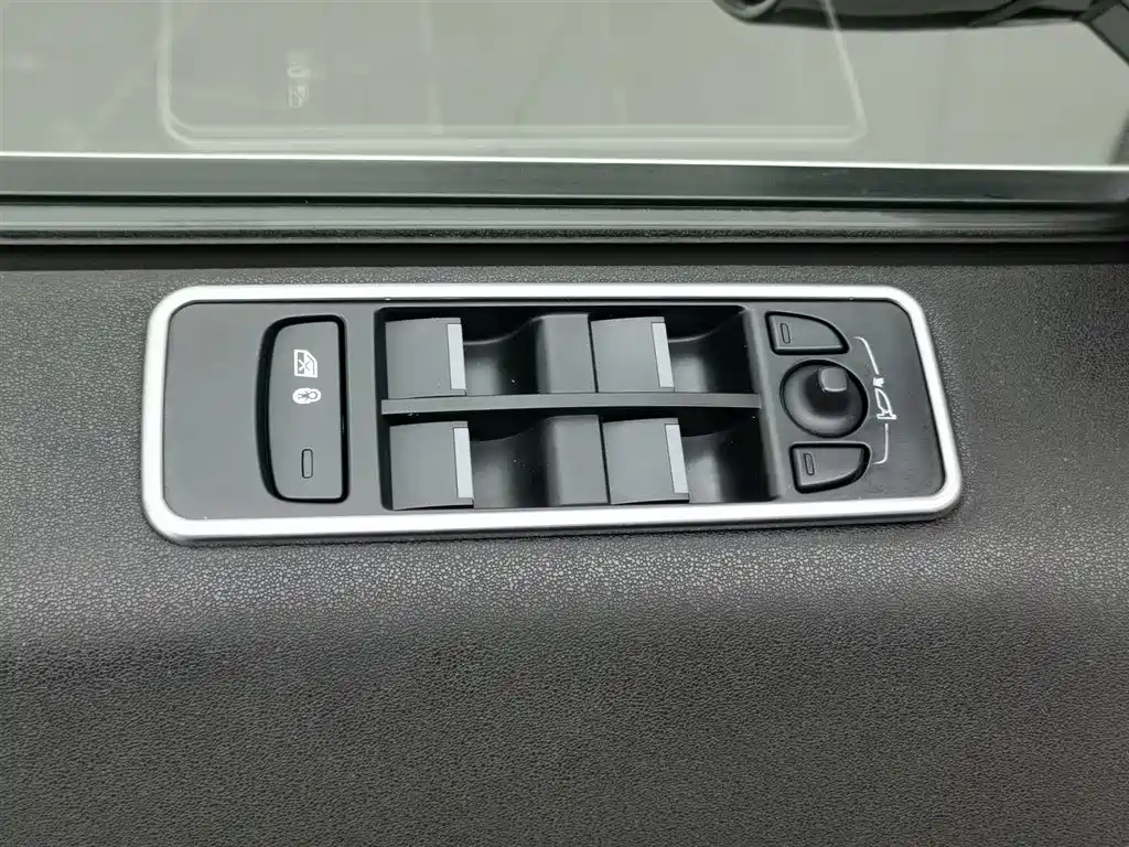 Land Rover Discovery Sport 2016 — фото 9