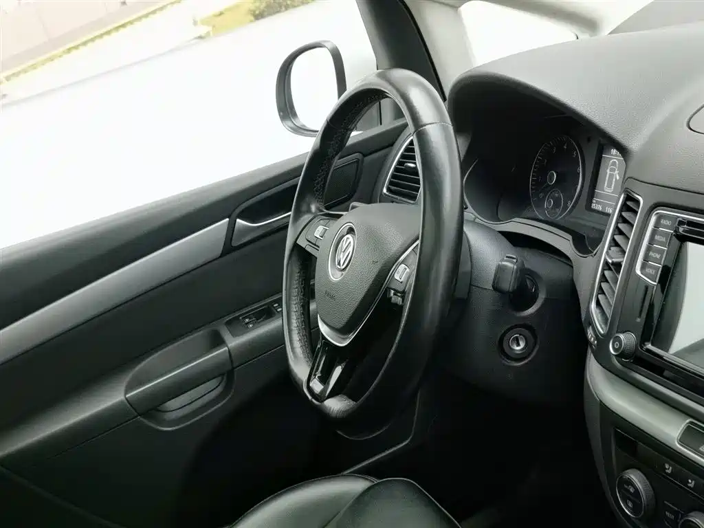 Volkswagen Sharan 2017 — фото 22
