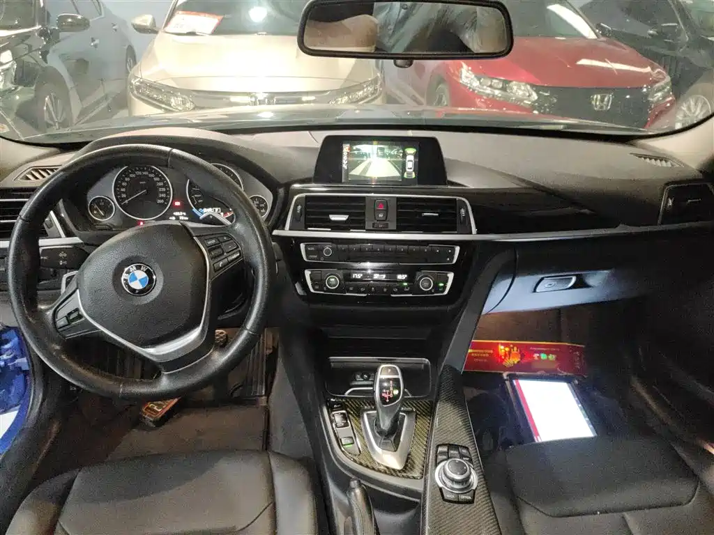 BMW 3 Series 2018 — фото 12