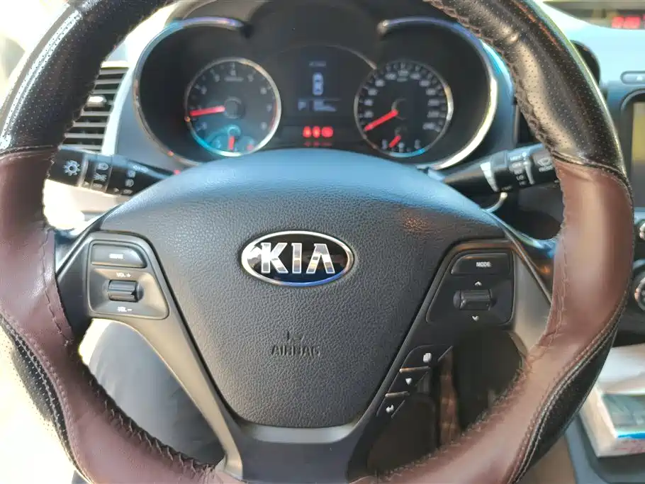 Kia K3 2016 — фото 15