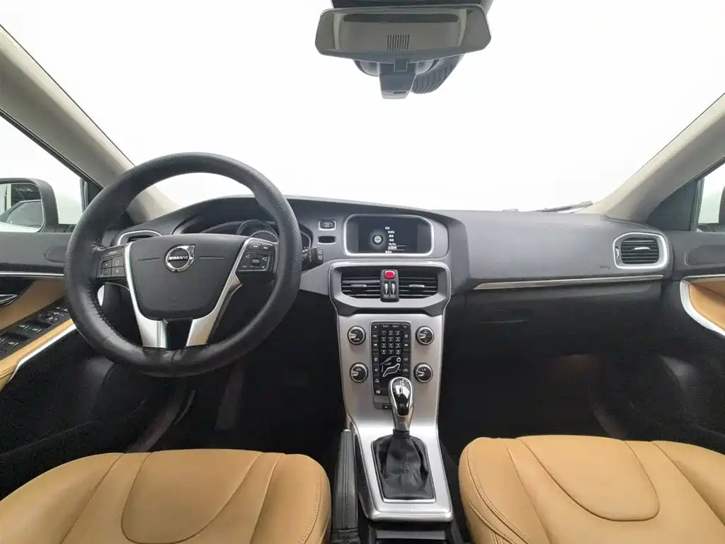 Volvo V40 2017 — фото 5