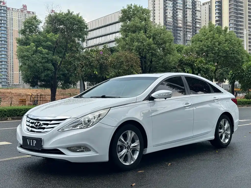 Hyundai Sonata 2013 — фото 1