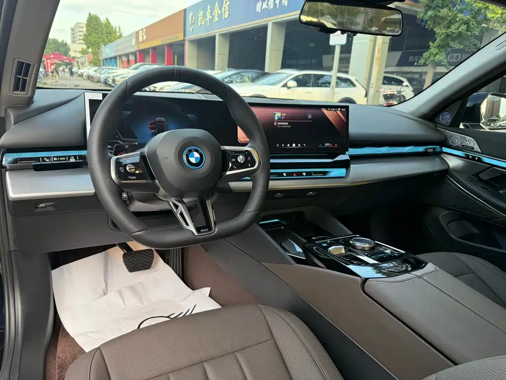 BMW i5 2026 — фото 16