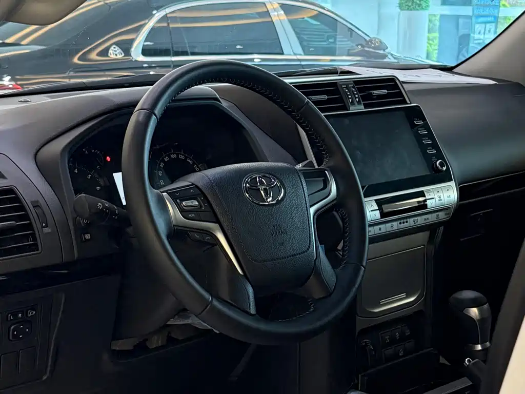 Toyota Prado — фото 4