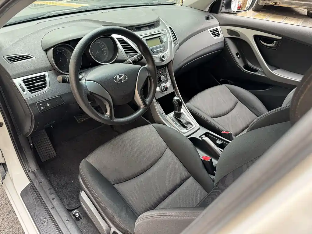Hyundai Elantra Langdong 2015 — фото 12