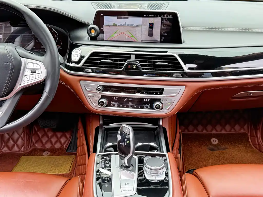 BMW 7 Series 2021 — фото 14