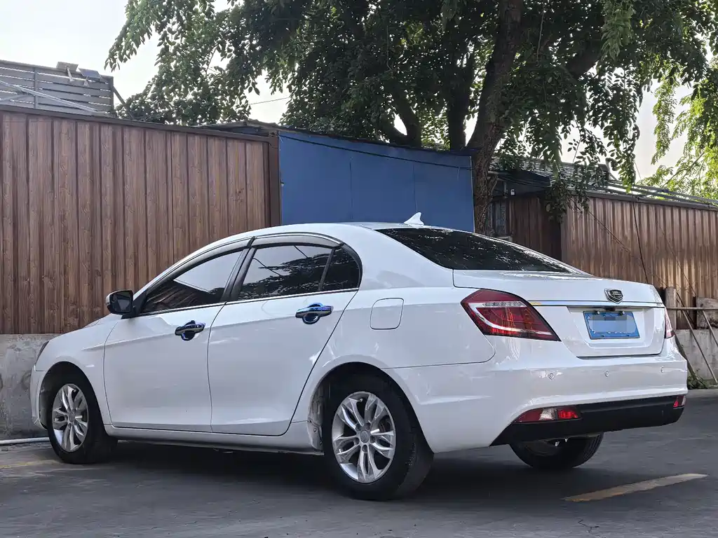 Geely Emgrand 2015 — фото 9