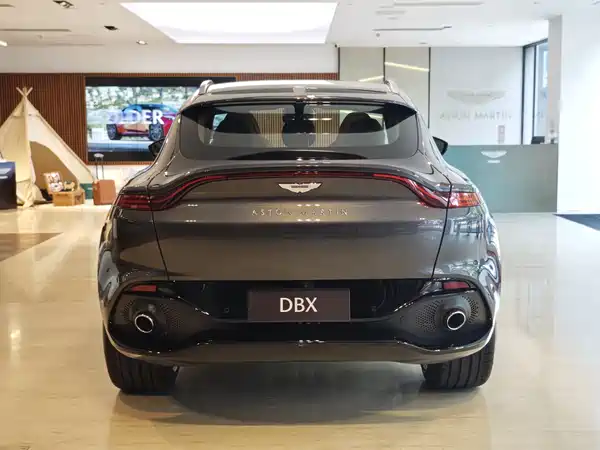Aston Martin DBX 2024
