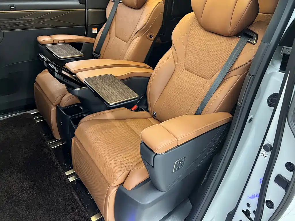 Toyota Vellfire 2024 — фото 12