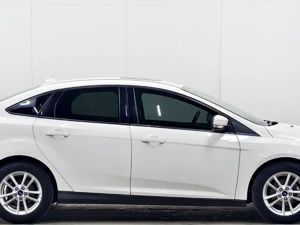 Ford Focus 2017 — фото 8