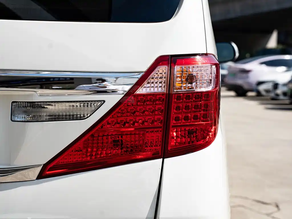 Toyota Alphard 2014 — фото 7