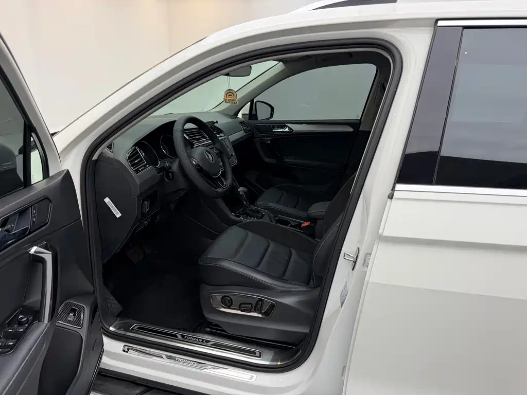 Volkswagen Tiguan L 2017 — фото 17