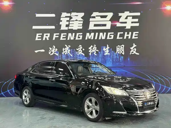 Toyota Crown 2015