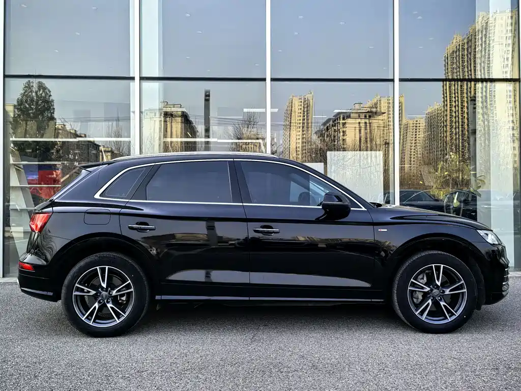 Audi Q5L 2020 — фото 2
