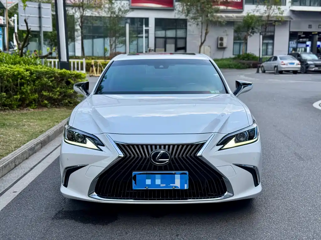 Lexus ES 2020 — фото 2